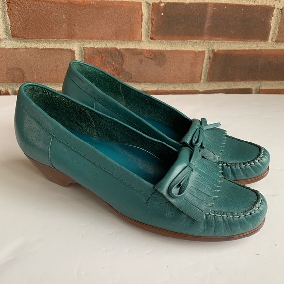 cobbie cuddlers Shoes - Like new Cobbie Cuddlers green leather shoes